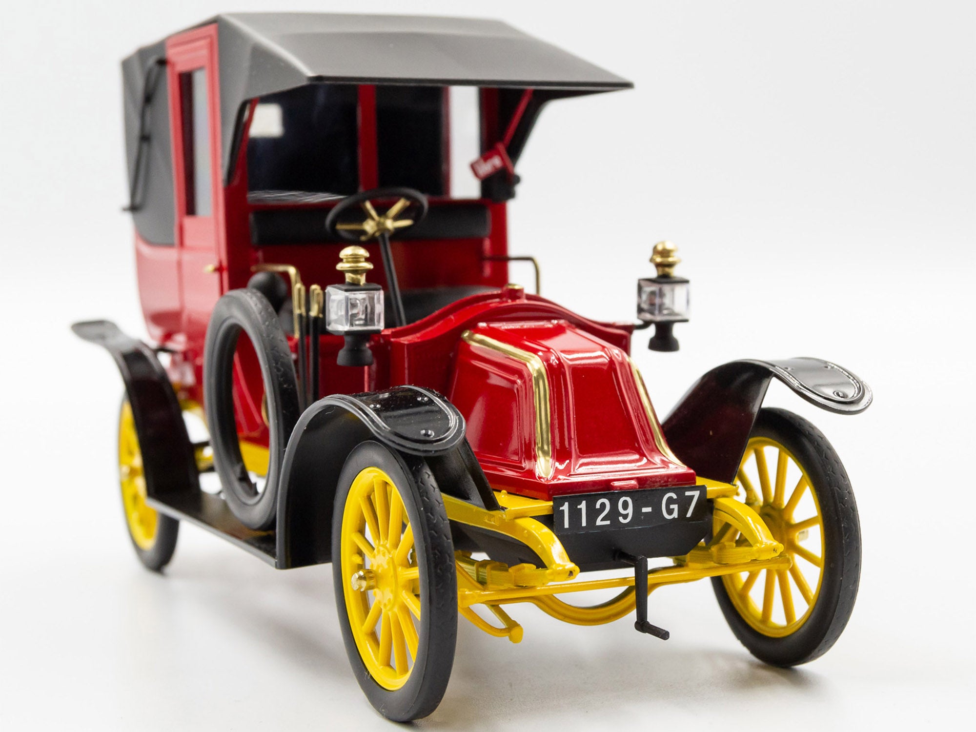 ICM 24030 Plastic model car kit 1:24 Type AG 1910 Paris Taxi - modelling kit