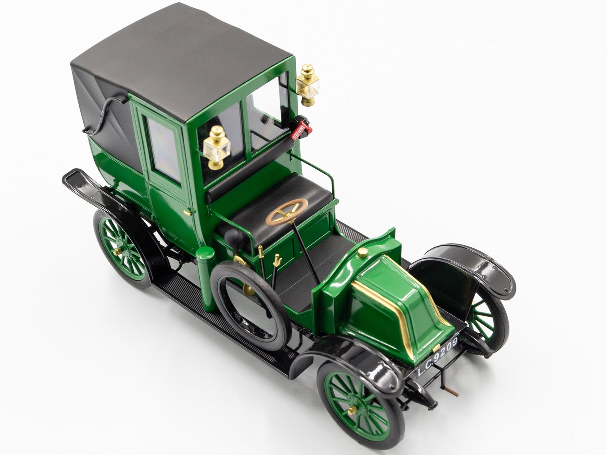 ICM 24031 Plastic model kit Scale 1:24 Type AG 1910 London Taxi - modelling kit