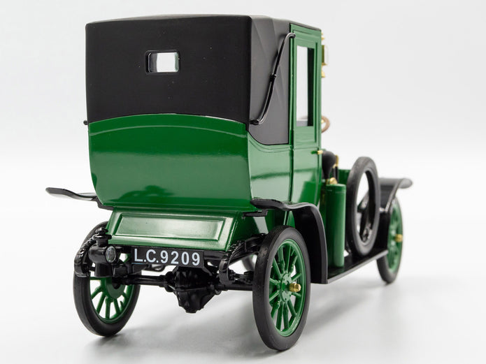 ICM 24031 Plastic model kit Scale 1:24 Type AG 1910 London Taxi - modelling kit