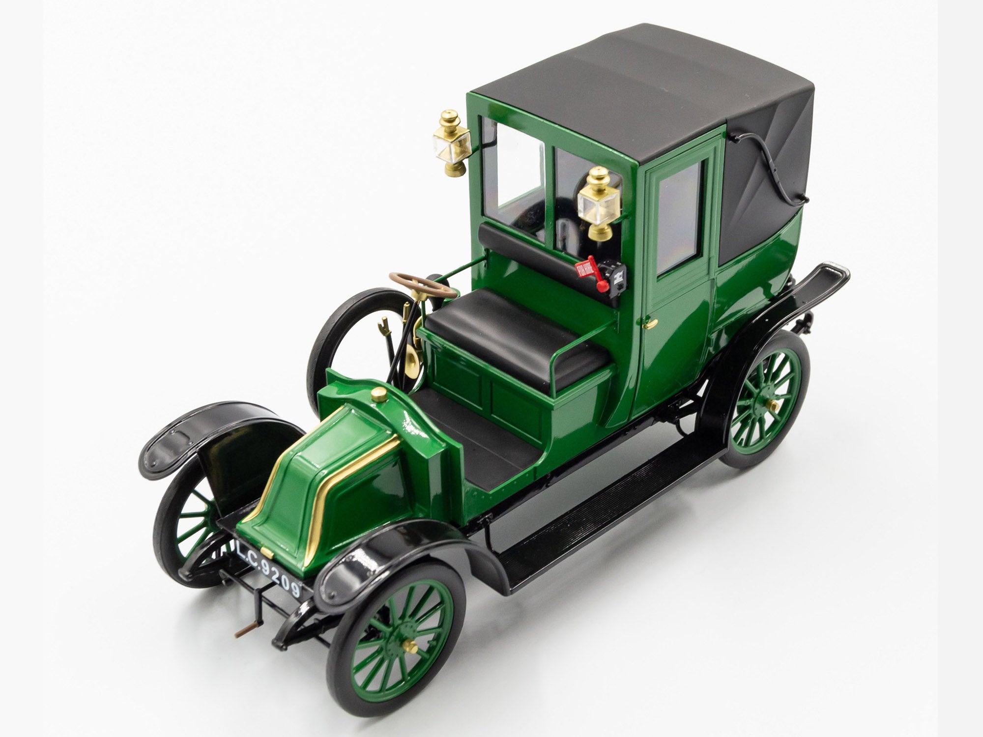 ICM 24031 Plastic model kit Scale 1:24 Type AG 1910 London Taxi - modelling kit