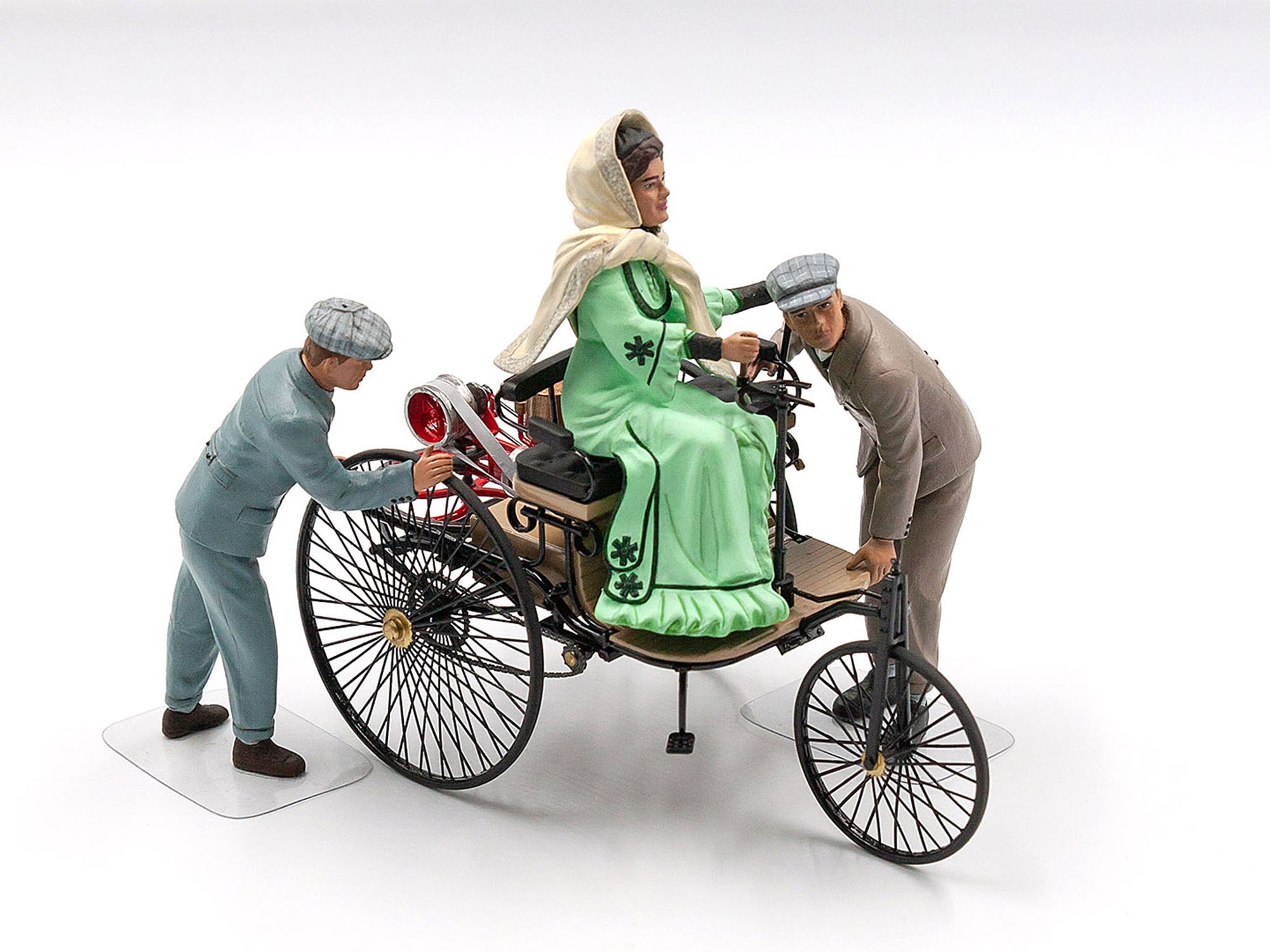 ICM 24041 car plastic models kit Scale 1:24 Patent-Motorwagen 1886+Scale figures