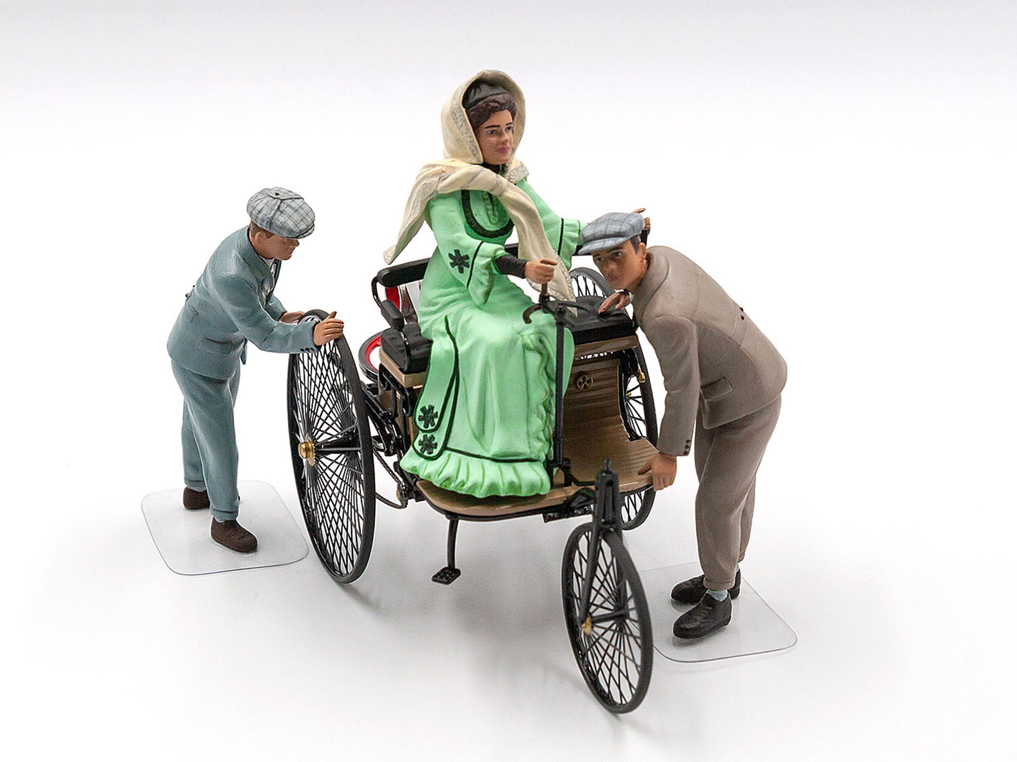 ICM 24041 car plastic models kit Scale 1:24 Patent-Motorwagen 1886+Scale figures