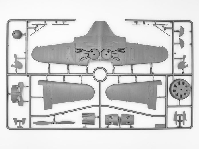 ICM 32007 Plastic model kit Scale 1:32 I-16 type 24 with Soviet Pilots 1939-1942