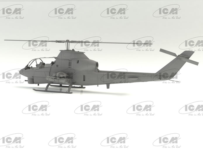 ICM 32060 Scale model kit 1:32 AH-1G Cobra US Attack Helicopter early production