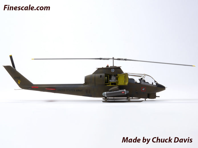 ICM 32060 Scale model kit 1:32 AH-1G Cobra US Attack Helicopter early production