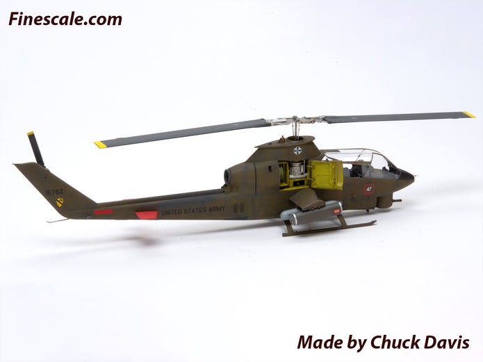 ICM 32060 Scale model kit 1:32 AH-1G Cobra US Attack Helicopter early production