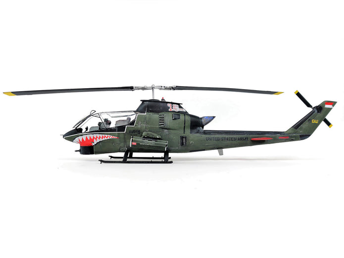 ICM 32061 Plastic model Helicopter kit 1:32 AH-1G Cobra US Attack Helicopter
