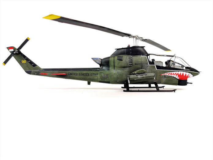 ICM 32061 Plastic model Helicopter kit 1:32 AH-1G Cobra US Attack Helicopter