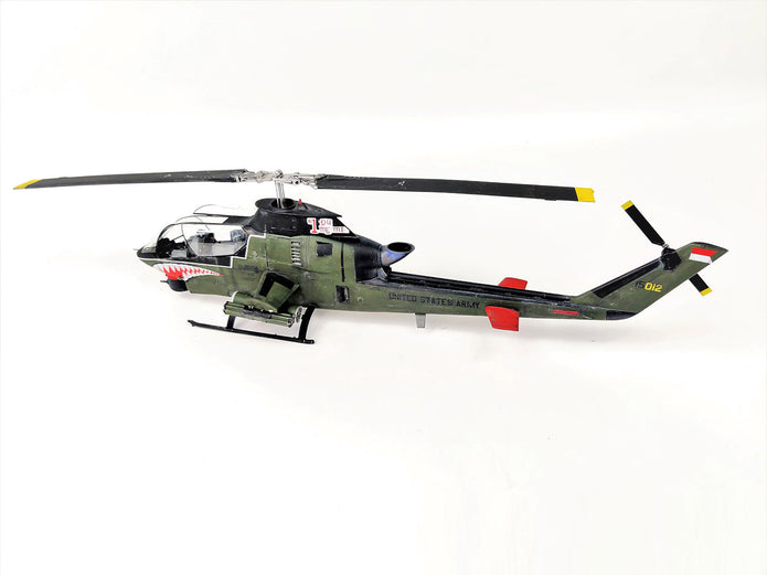 ICM 32061 Plastic model Helicopter kit 1:32 AH-1G Cobra US Attack Helicopter