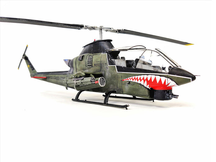 ICM 32061 Plastic model Helicopter kit 1:32 AH-1G Cobra US Attack Helicopter