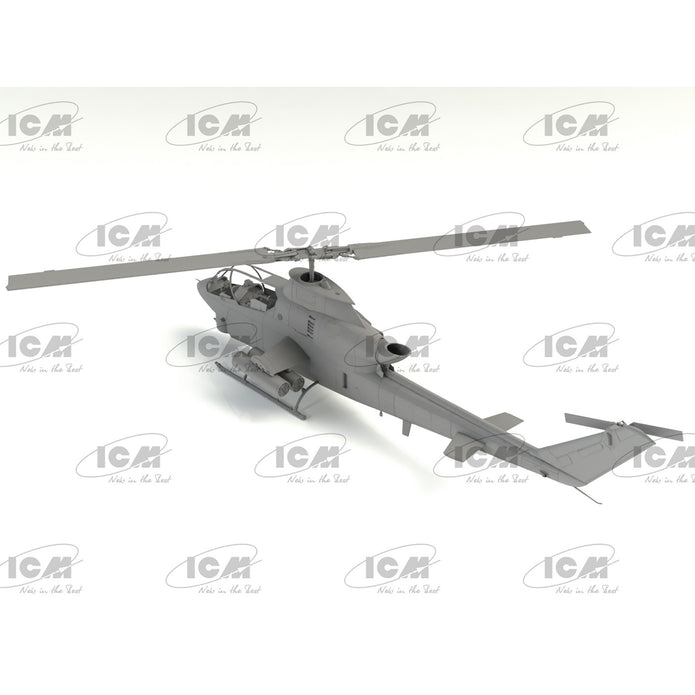 ICM 32062 Plastic model kit Scale 1:32 AH-1G Vietnam War US Helicopter Pilots