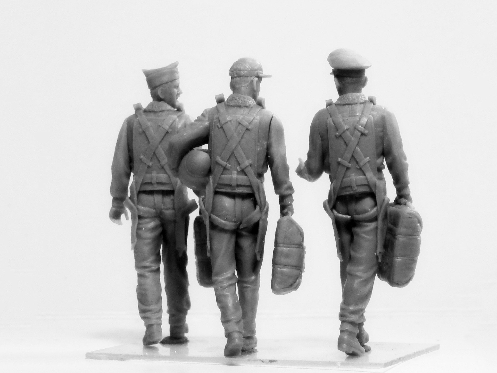 ICM 32104 Plastic model kit Scale 1:32 USAAF Pilots (1941-1945) (3 figures)