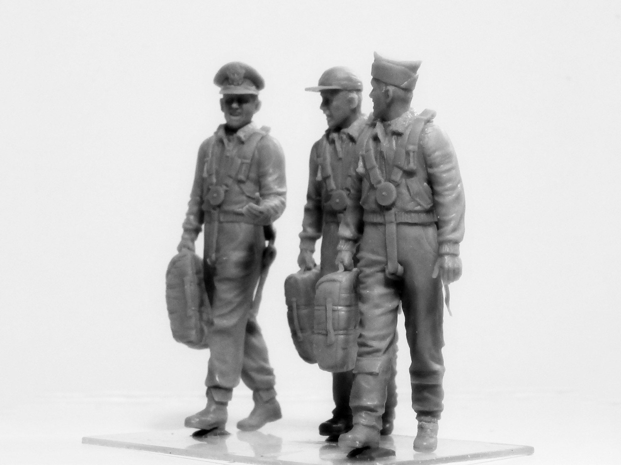 ICM 32104 Plastic model kit Scale 1:32 USAAF Pilots (1941-1945) (3 figures)
