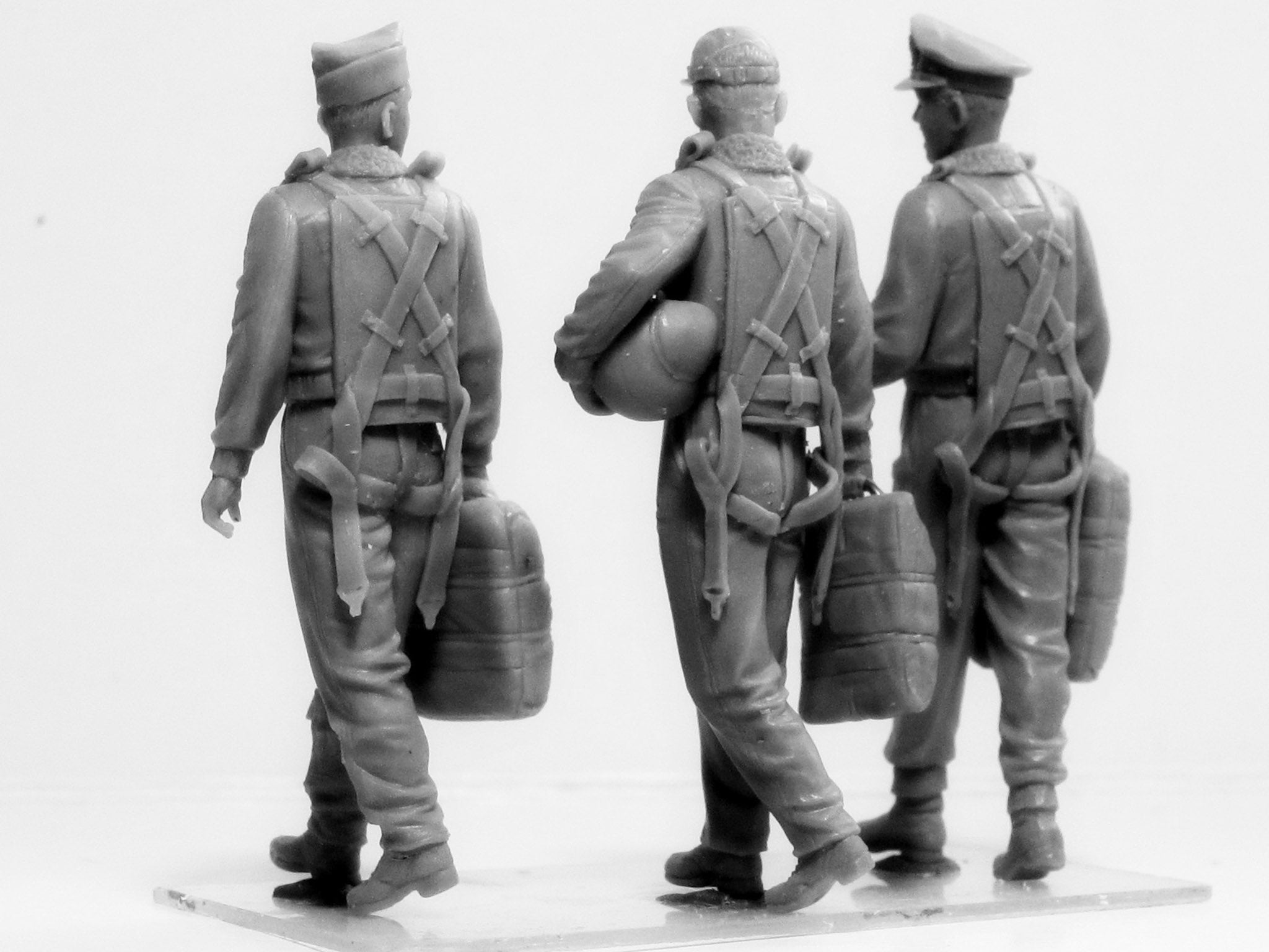 ICM 32104 Plastic model kit Scale 1:32 USAAF Pilots (1941-1945) (3 figures)