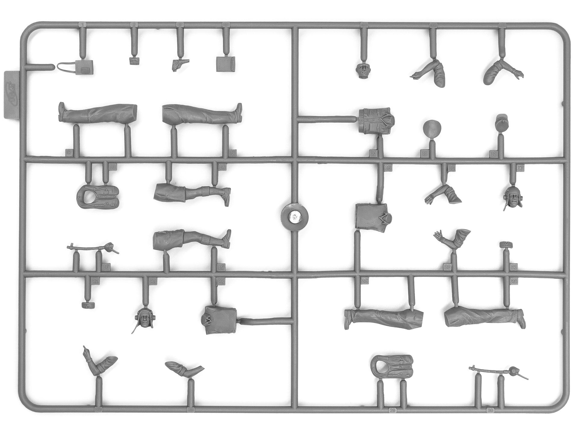 ICM 32106 model kit 1:32 British Pilots in tropical uniform (1939-1943) 3figures