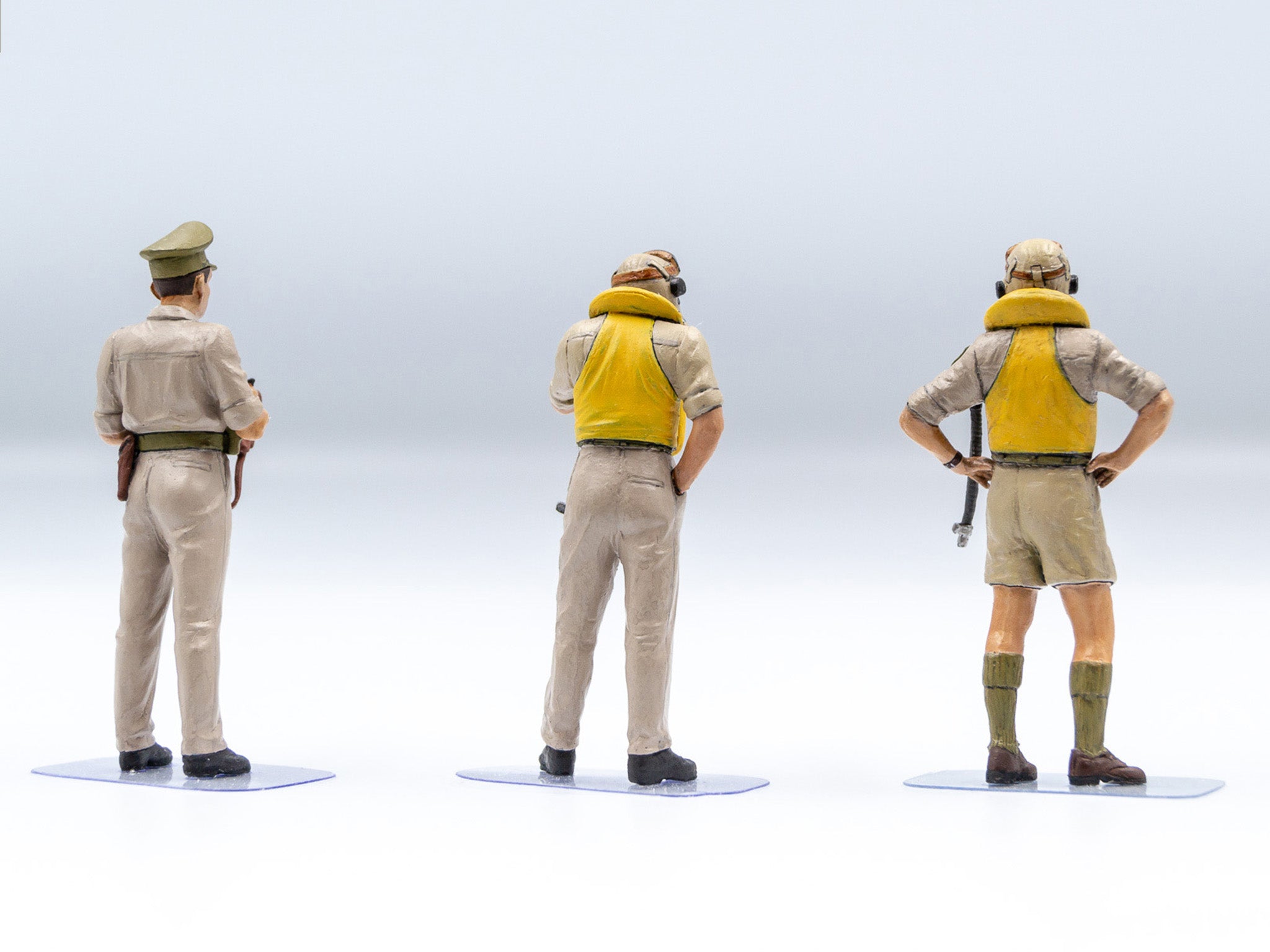 ICM 32106 model kit 1:32 British Pilots in tropical uniform (1939-1943) 3figures