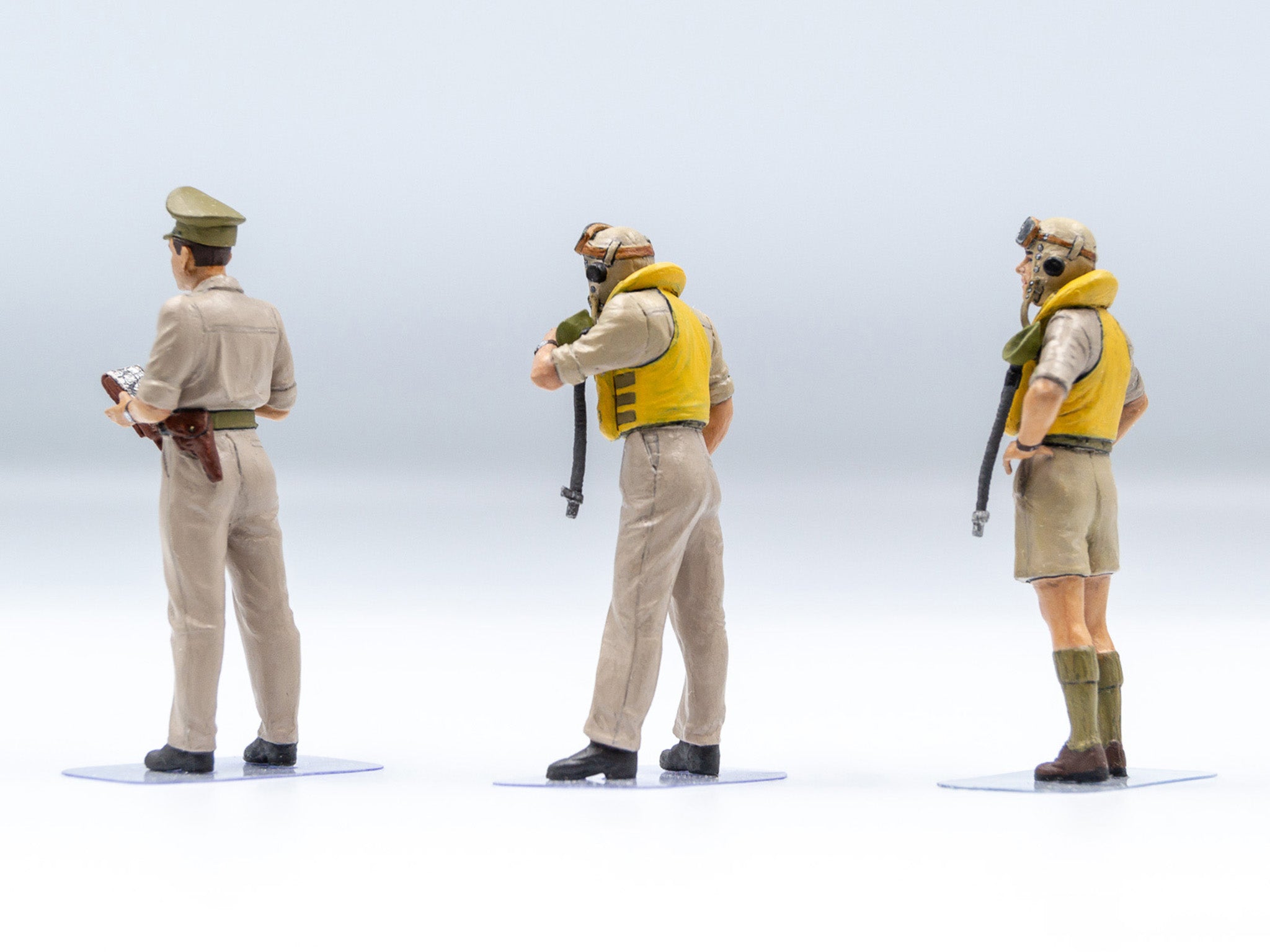 ICM 32106 model kit 1:32 British Pilots in tropical uniform (1939-1943) 3figures