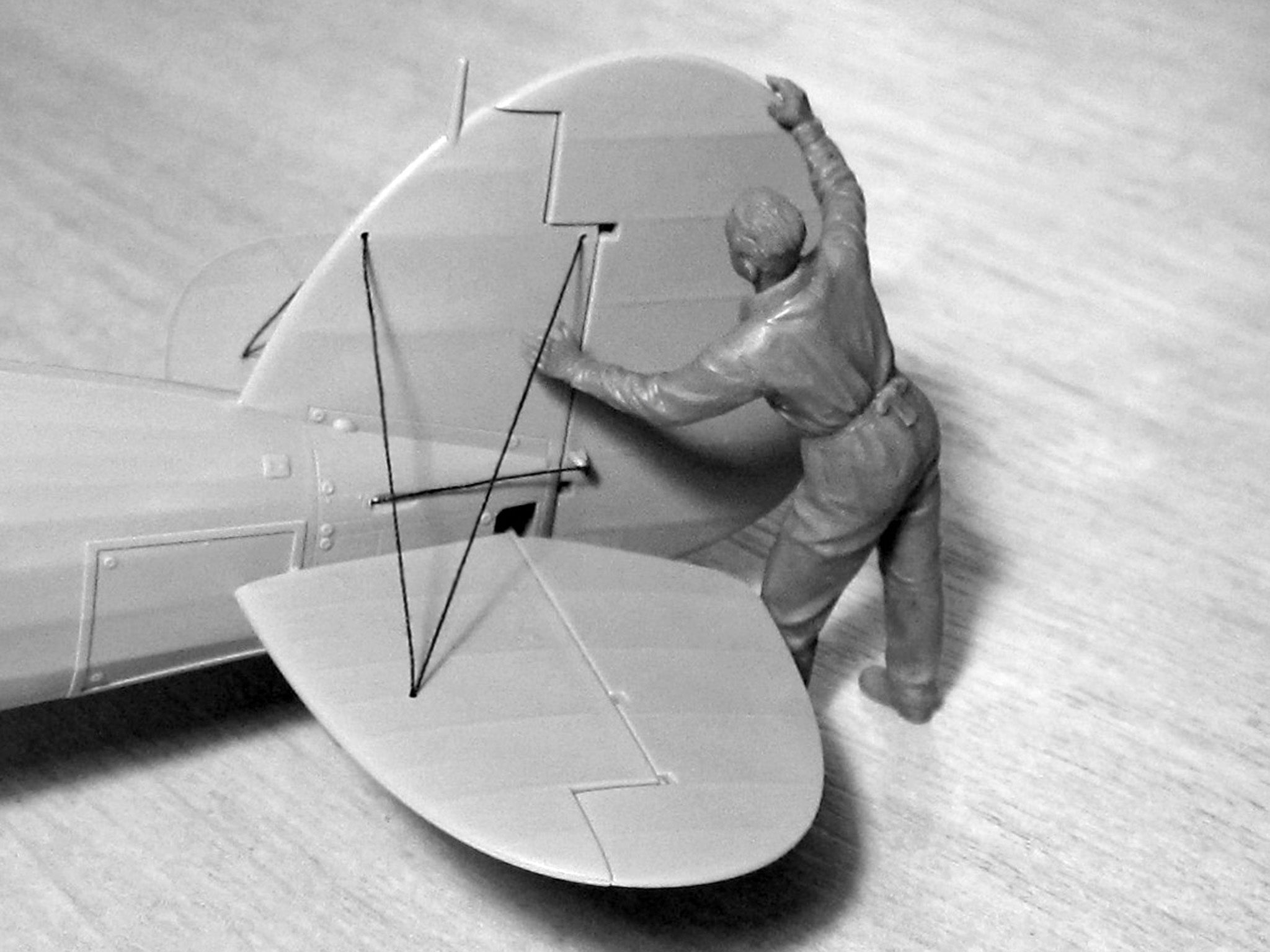 ICM 32107 model kit 1:32 UK Air Force Ground Staff WWII (1939-1945) (3 figures)