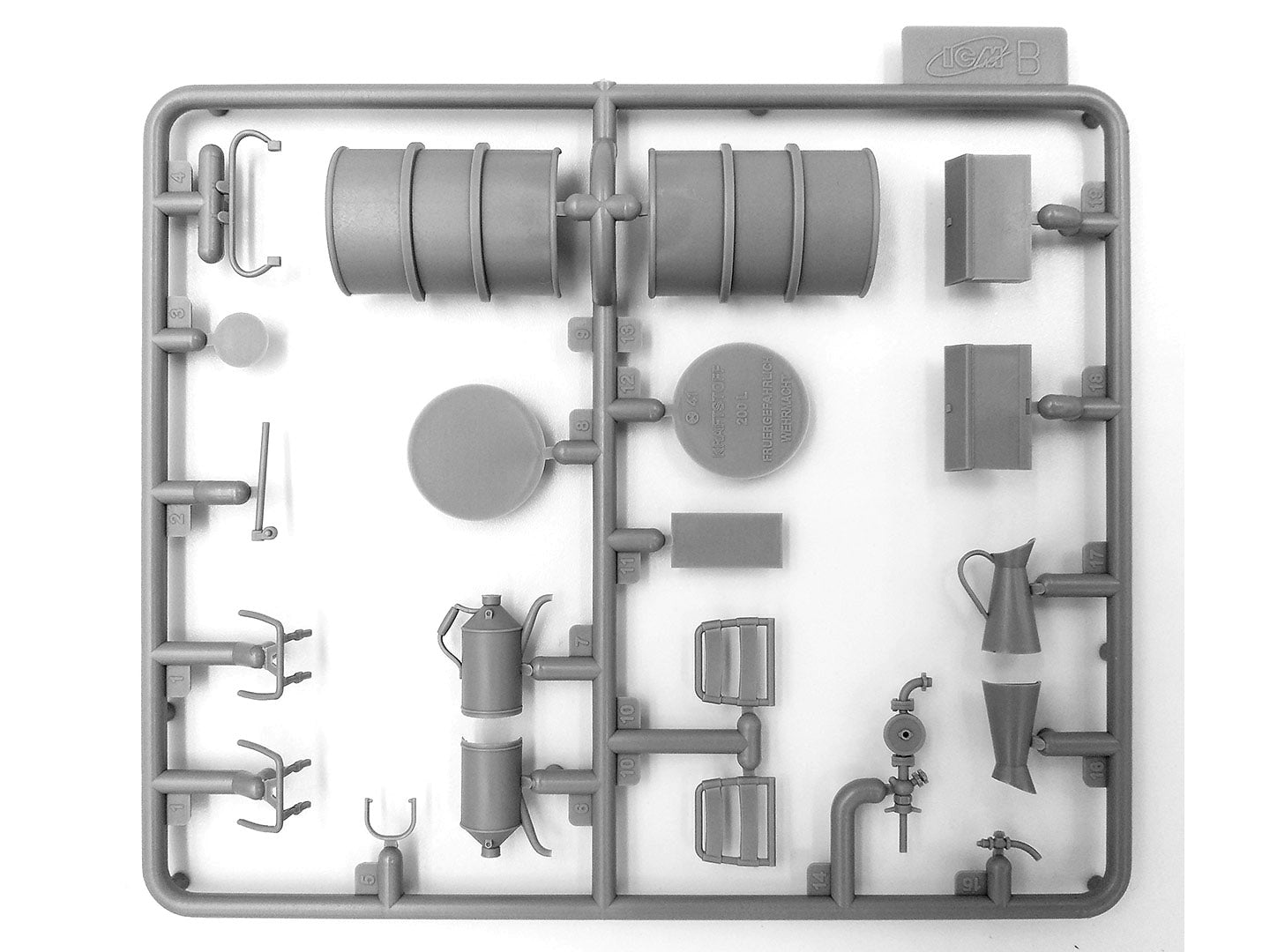 ICM 32109 model kit 1:32 German Luftwaffe Ground Personnel (1939-1945) 3 figures
