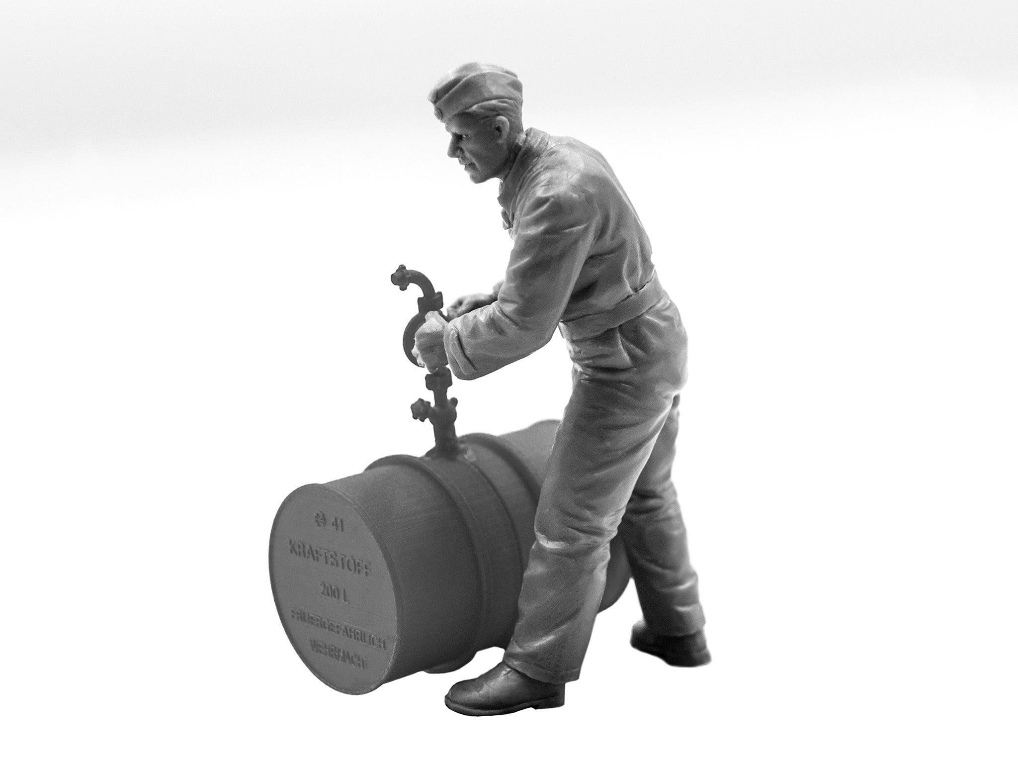 ICM 32109 model kit 1:32 German Luftwaffe Ground Personnel (1939-1945) 3 figures