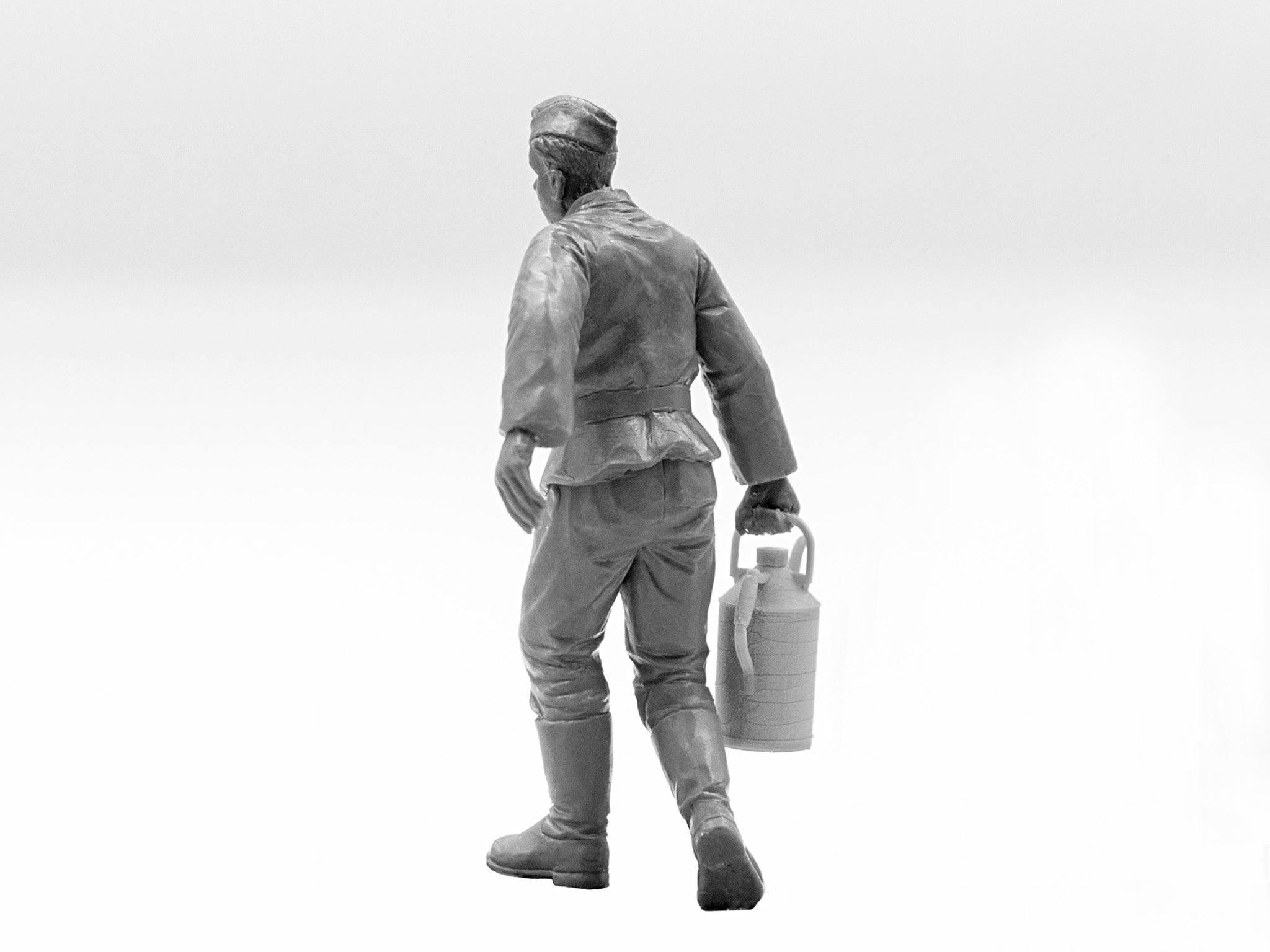 ICM 32109 model kit 1:32 German Luftwaffe Ground Personnel (1939-1945) 3 figures