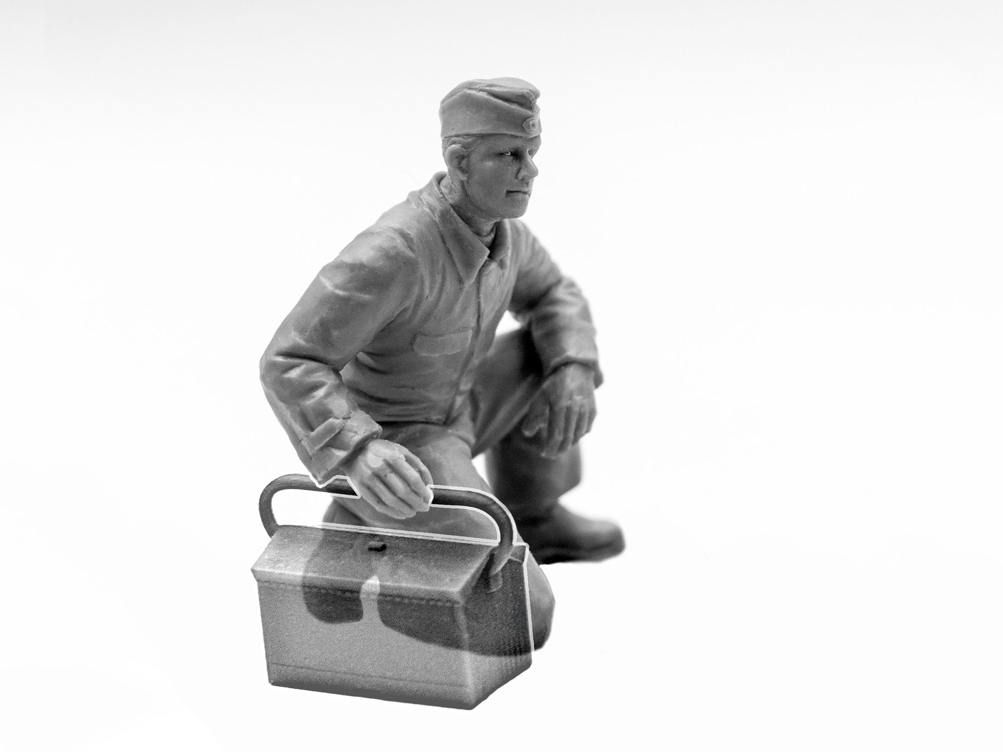 ICM 32109 model kit 1:32 German Luftwaffe Ground Personnel (1939-1945) 3 figures