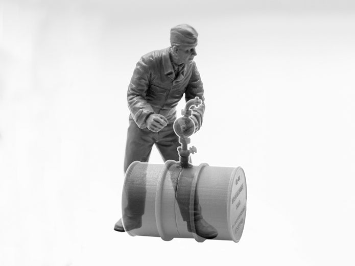 ICM 32109 model kit 1:32 German Luftwaffe Ground Personnel (1939-1945) 3 figures