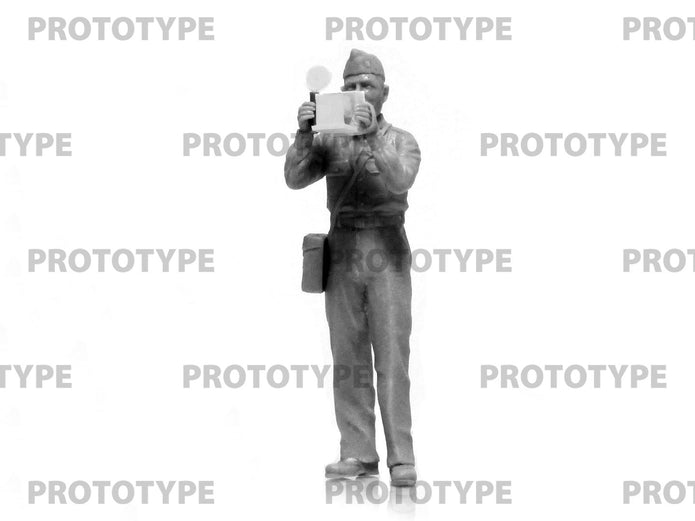 ICM 32116 Plastic model kit Scale 1:32 USAAF Pilots. Photo to remember 1944-1945