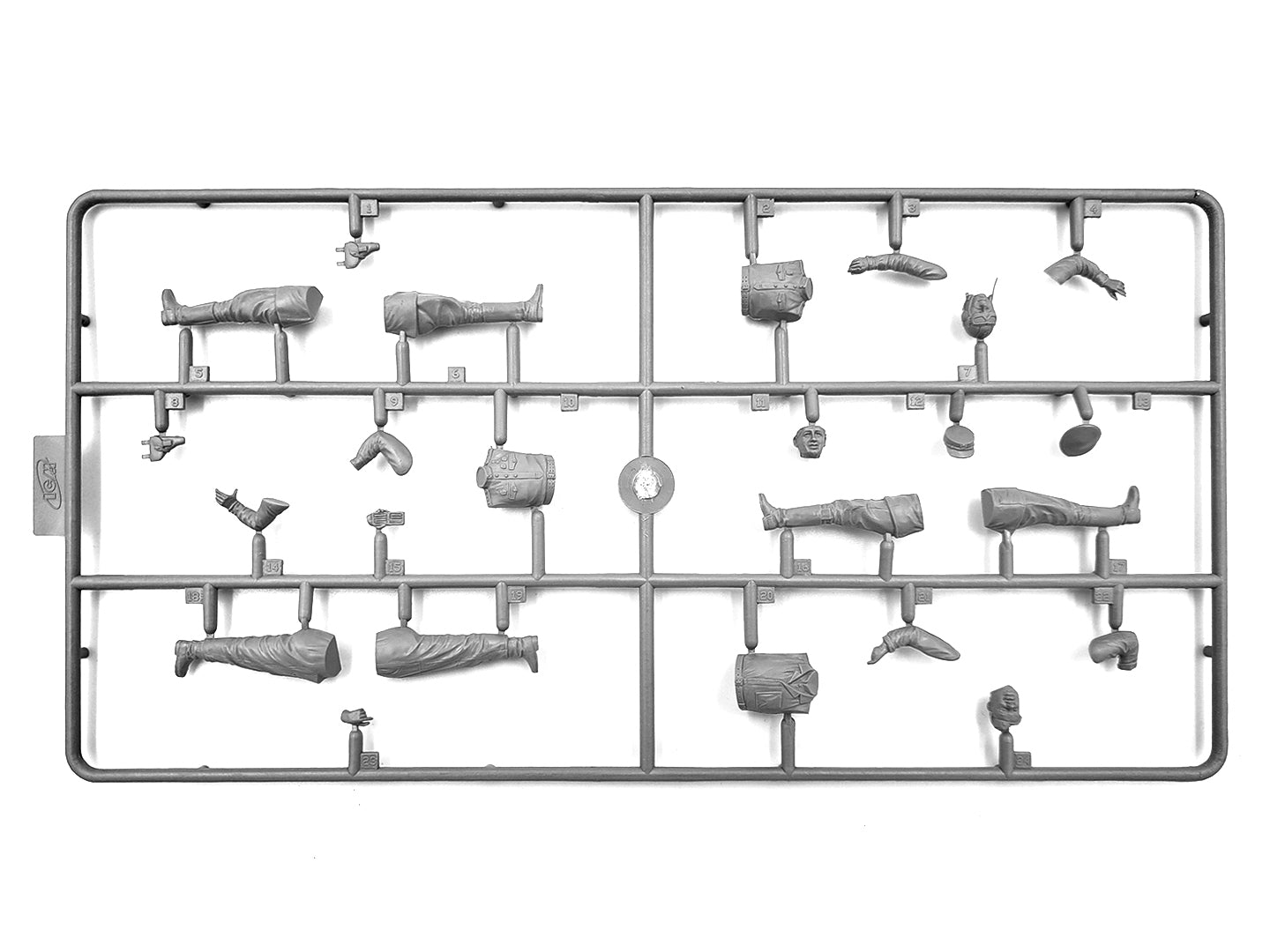 ICM 32117 Plastic model kit Scale 1:32 Pilots of the Soviet Air Force 1943-1945