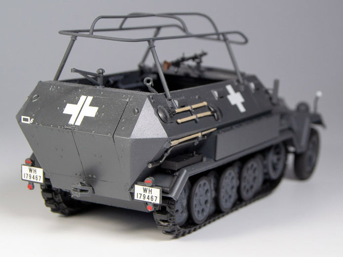 ICM 35102 Scale model kit 1:35 Sd.Kfz.251/6 Ausf.A, WWII German Armoured Command