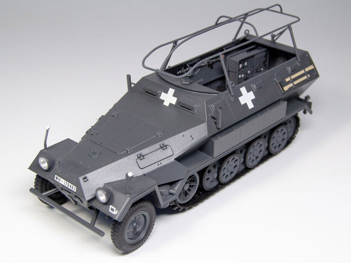 ICM 35102 Scale model kit 1:35 Sd.Kfz.251/6 Ausf.A, WWII German Armoured Command