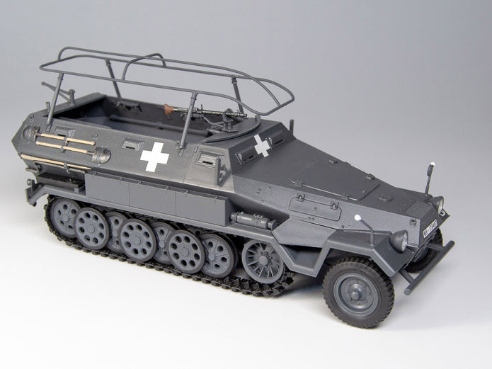 ICM 35102 Scale model kit 1:35 Sd.Kfz.251/6 Ausf.A, WWII German Armoured Command
