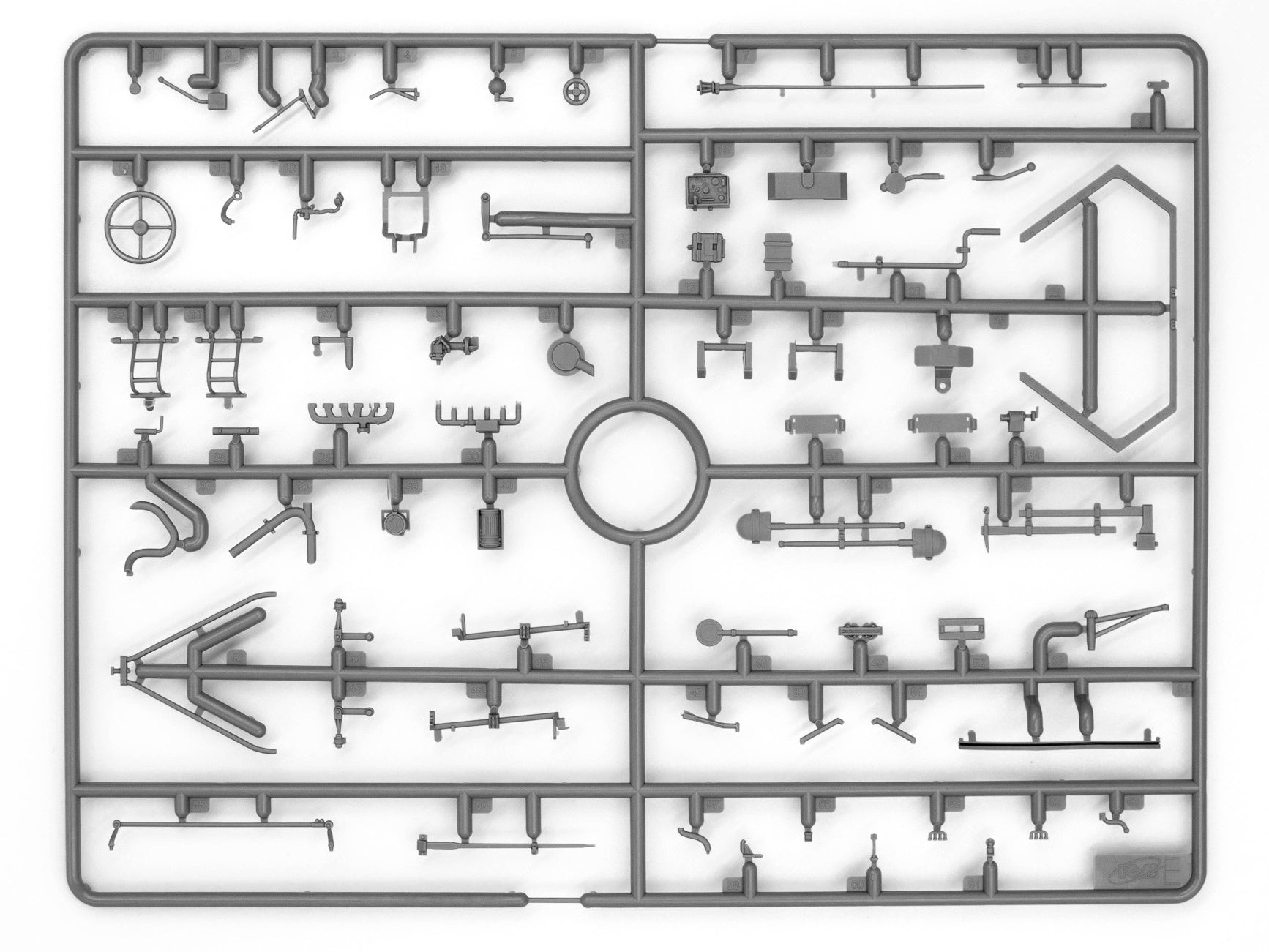 ICM 35104 Plastic model 1:35 Sd.Kfz.251/6 Ausf.A (with crew) model plastic kits