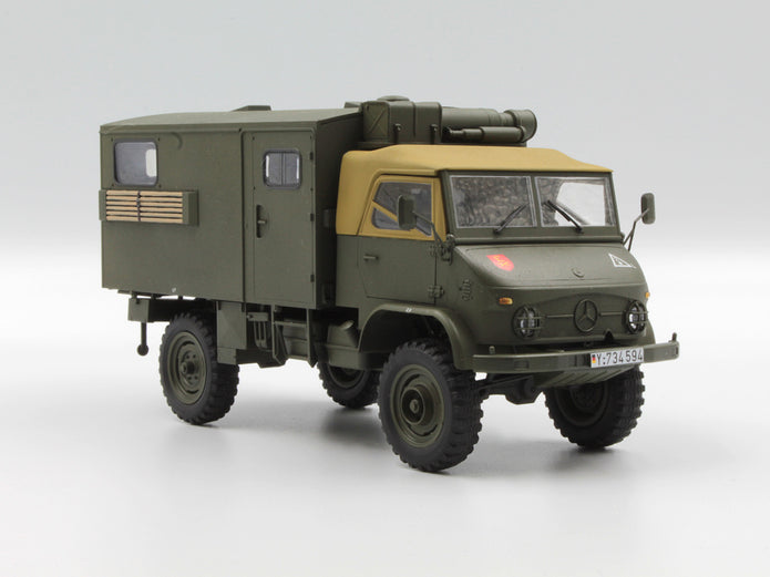 ICM 35136 Plastic model truck Scale 1:35 Unimog S 404 with box body kits models
