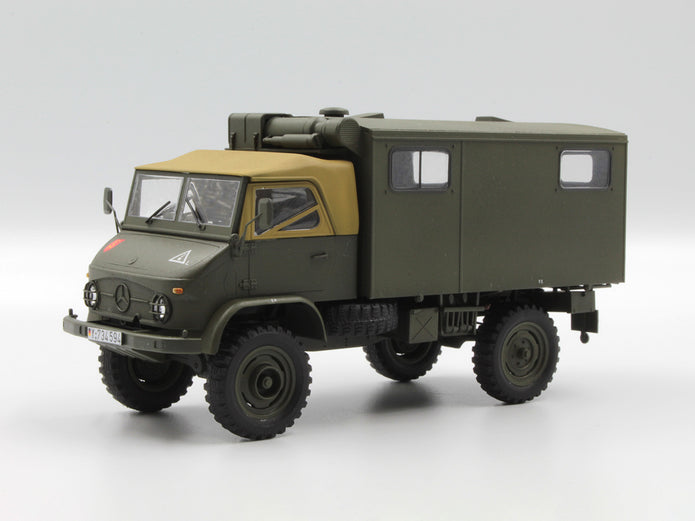 ICM 35136 Plastic model truck Scale 1:35 Unimog S 404 with box body kits models