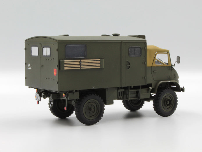ICM 35136 Plastic model truck Scale 1:35 Unimog S 404 with box body kits models