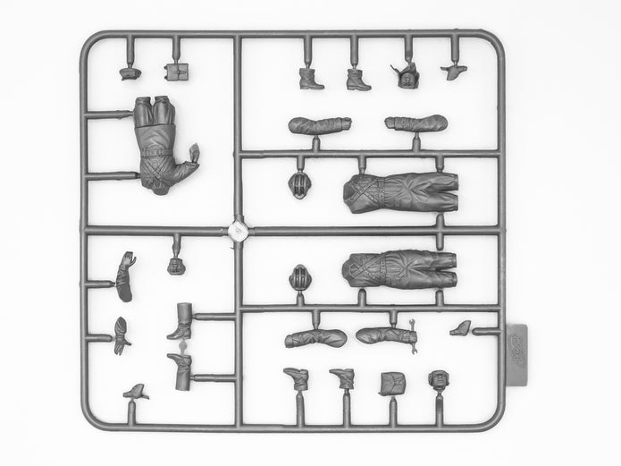 ICM 35181 Plastic model kit Scale figures 1:35 Soviet tank crew, 1939-1942