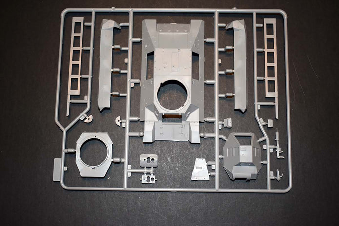 ICM 35338 Plastic model Tank kit 1:35 FCM 36 with French Tank Crew kits model