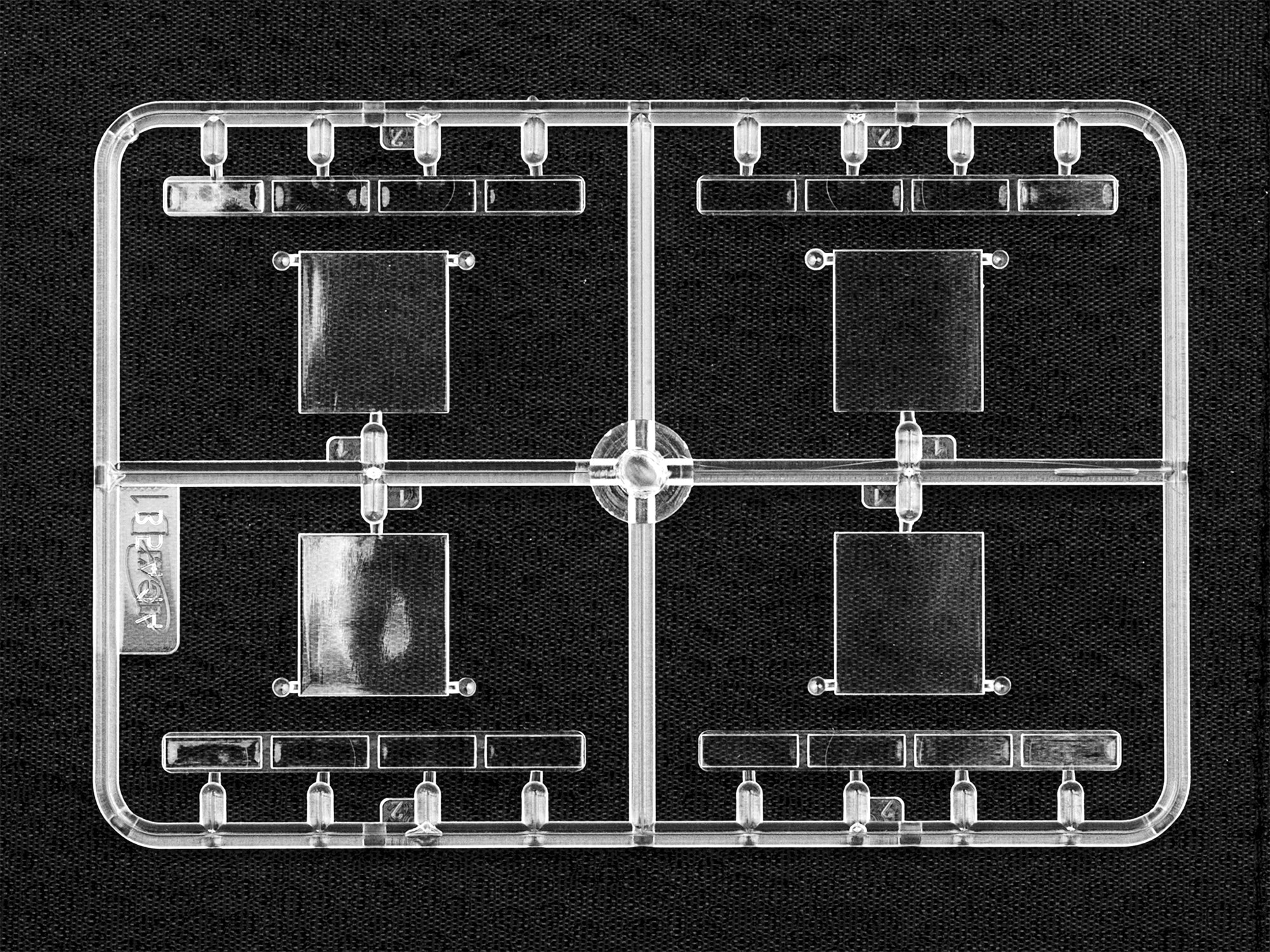 ICM 35414 Scale model 1:35 V3000S/SS M Maultier with shelter, German ambulance