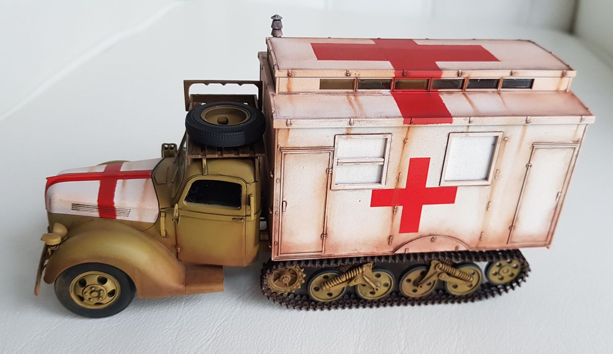 ICM 35414 Scale model 1:35 V3000S/SS M Maultier with shelter, German ambulance