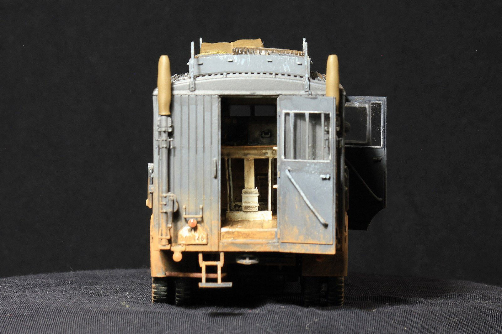 ICM 35462 Scale model kit car 1:35 Krupp L3H163 Kfz.72 WWII German radio truck