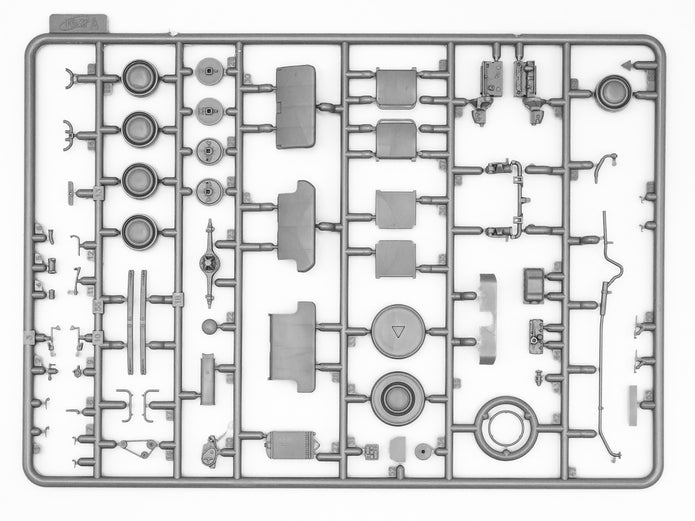 ICM 35479 Plastic model car kit 1:35 Moskvitch 401-420 Saloon, Soviet passenger