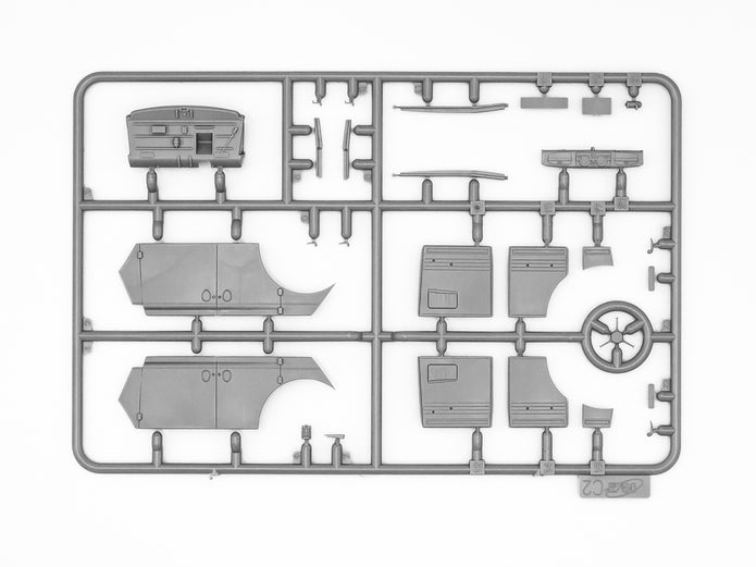 ICM 35479 Plastic model car kit 1:35 Moskvitch 401-420 Saloon, Soviet passenger