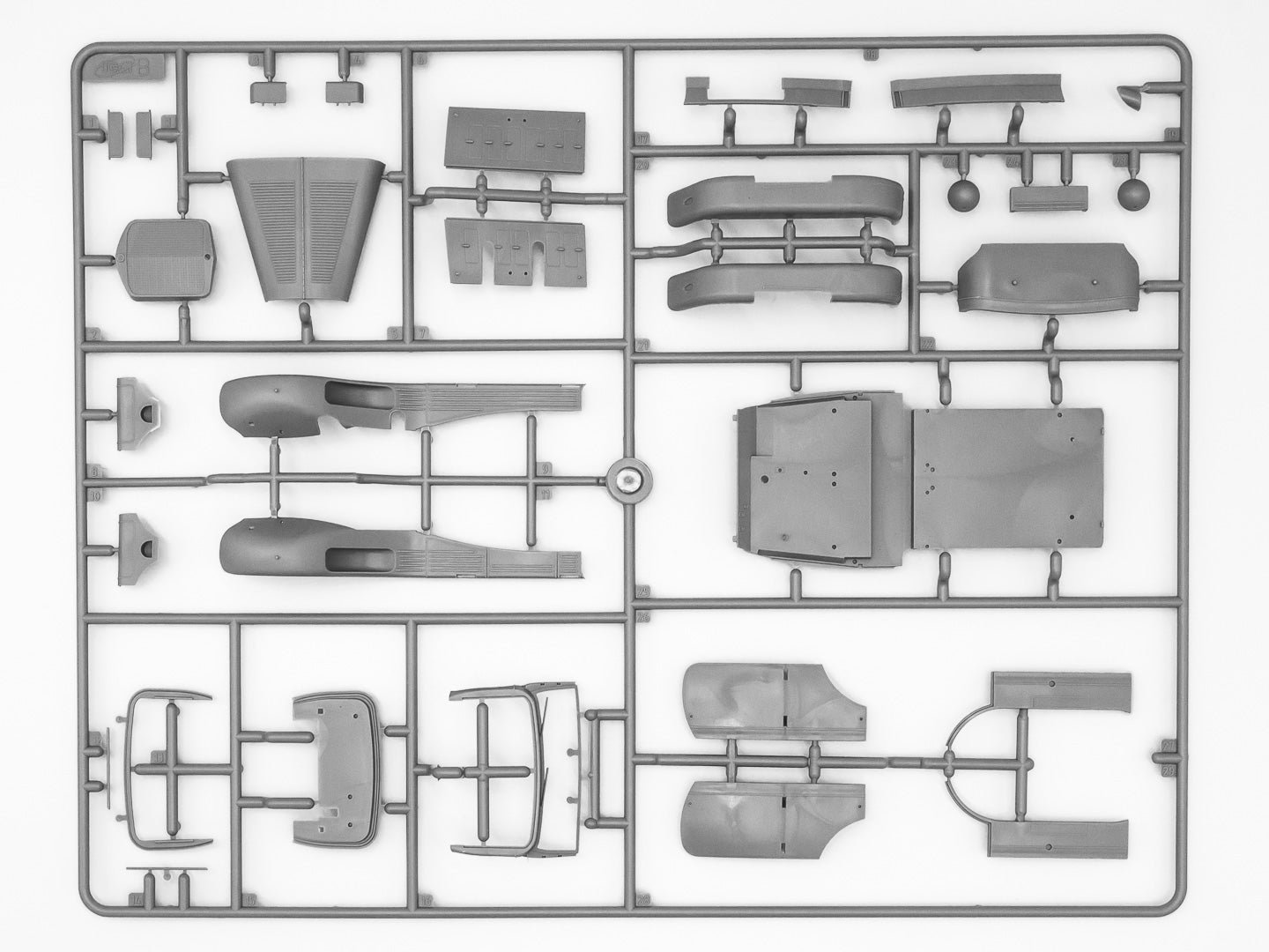 ICM 35531 Plastic model kit 1:35 G4 (1939 production) German Car with Passengers