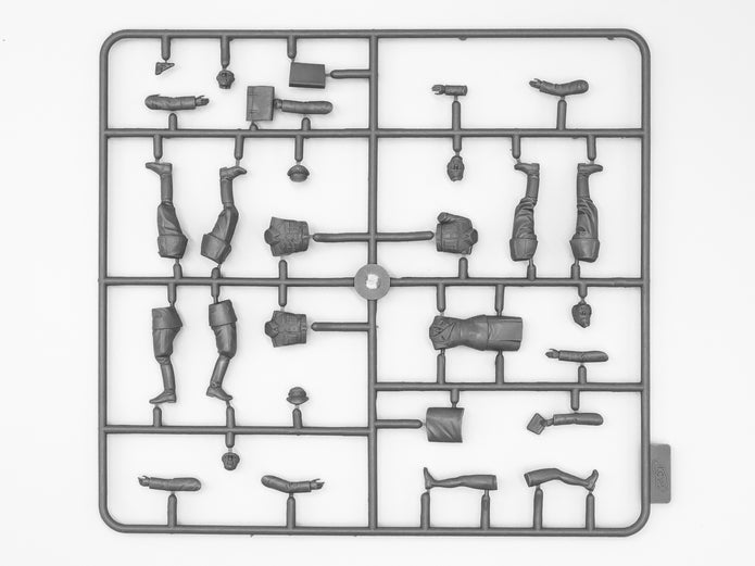 ICM 35531 Plastic model kit 1:35 G4 (1939 production) German Car with Passengers
