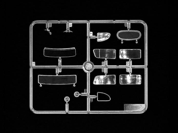 ICM 35535 Plastic model kit Scale 1:35 Packard Twelve Model 1936 with passengers