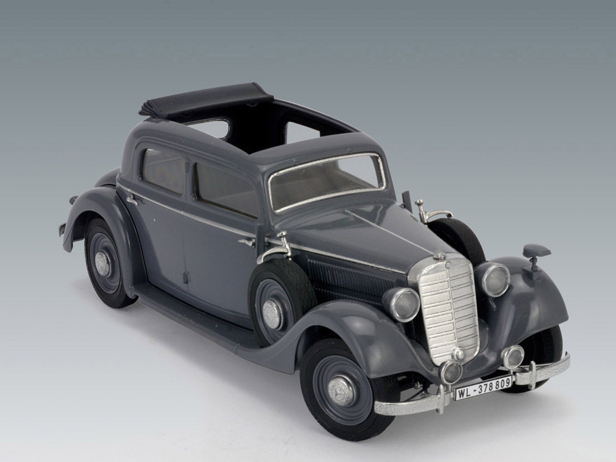 ICM 35537 Plastic model kit Scale 1:35 Typ 320 W142 Saloon WWII German Staff Car