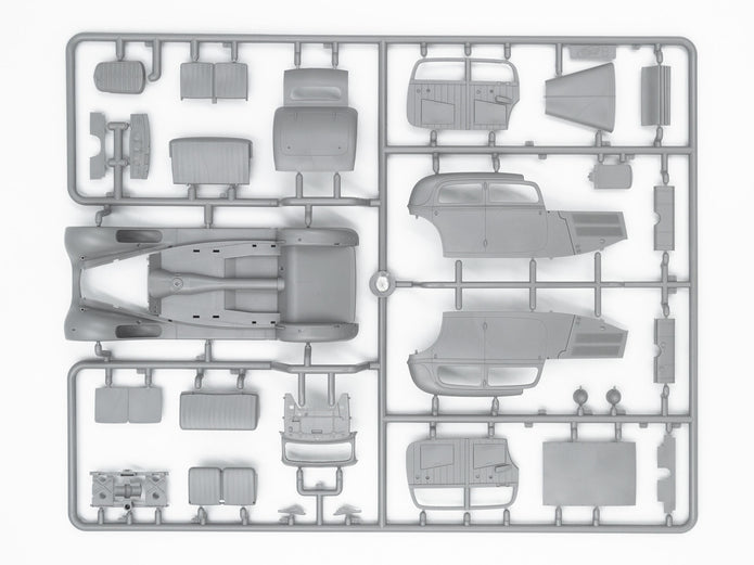 ICM 35539 Scale model kit 1:35 Typ 320 (W142) Saloon with German Staff Personnel