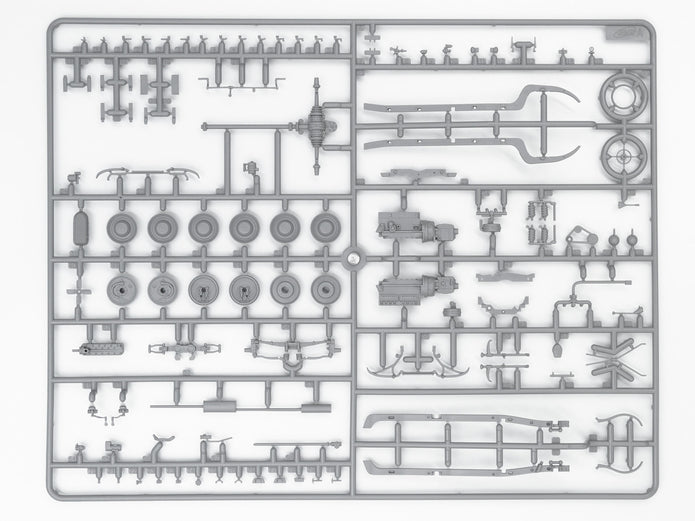 ICM 35539 Scale model kit 1:35 Typ 320 (W142) Saloon with German Staff Personnel