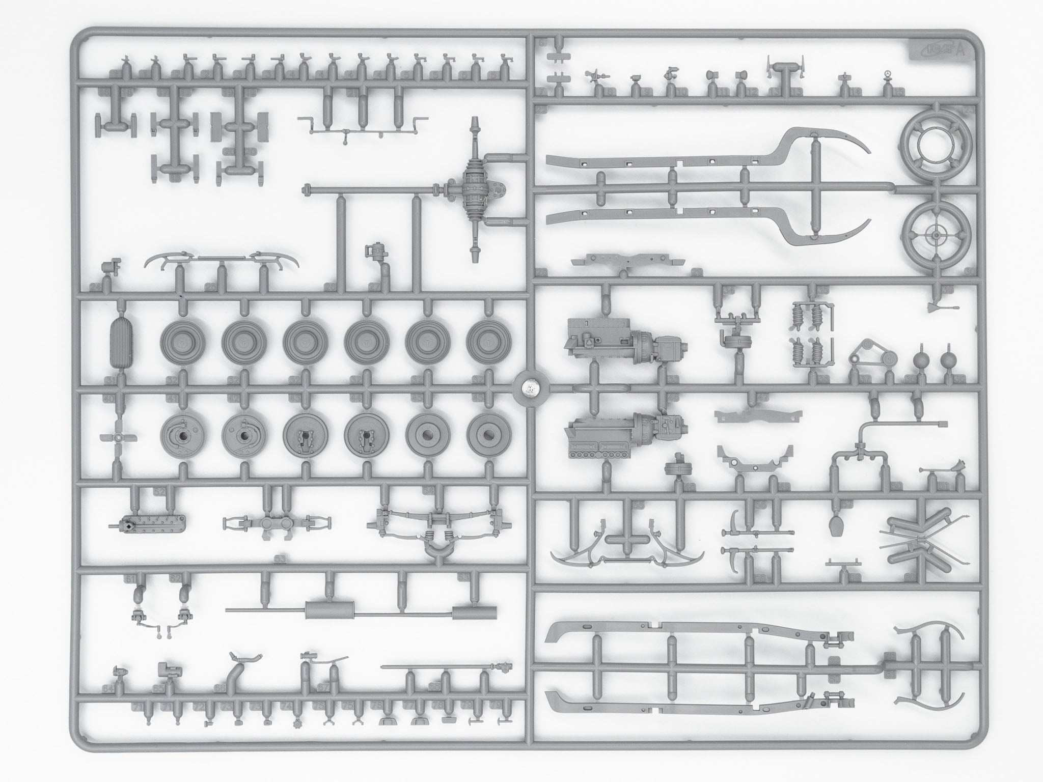ICM 35539 Scale model kit 1:35 Typ 320 (W142) Saloon with German Staff Personnel